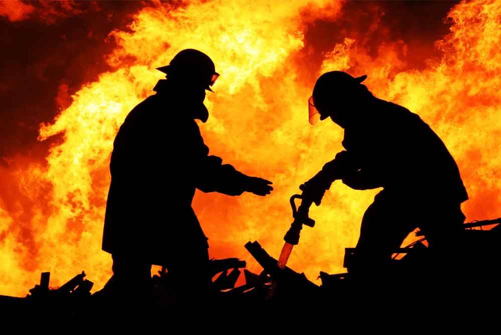 Pemuda ditahan selepas disyaki membakar kediaman ibunya susulan pertikaian wang persaraan bapa pada Khamis. Foto hiasan