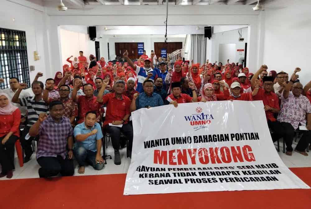 Ahli UMNO Bahagian Pontian menyatakan sokongan kepada rayuan pembebasan bekas Presiden UMNO, Datuk Seri Najib Razak di Bangunan UMNO Pontian pada Sabtu.