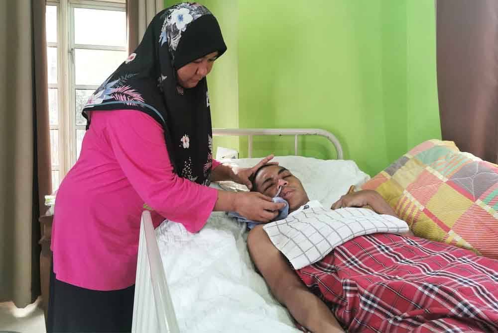 Rutin harian Wan Murni berubah sepenuhnya selepas anak keduanya ditimpa sakit sejak Disember tahun lalu.