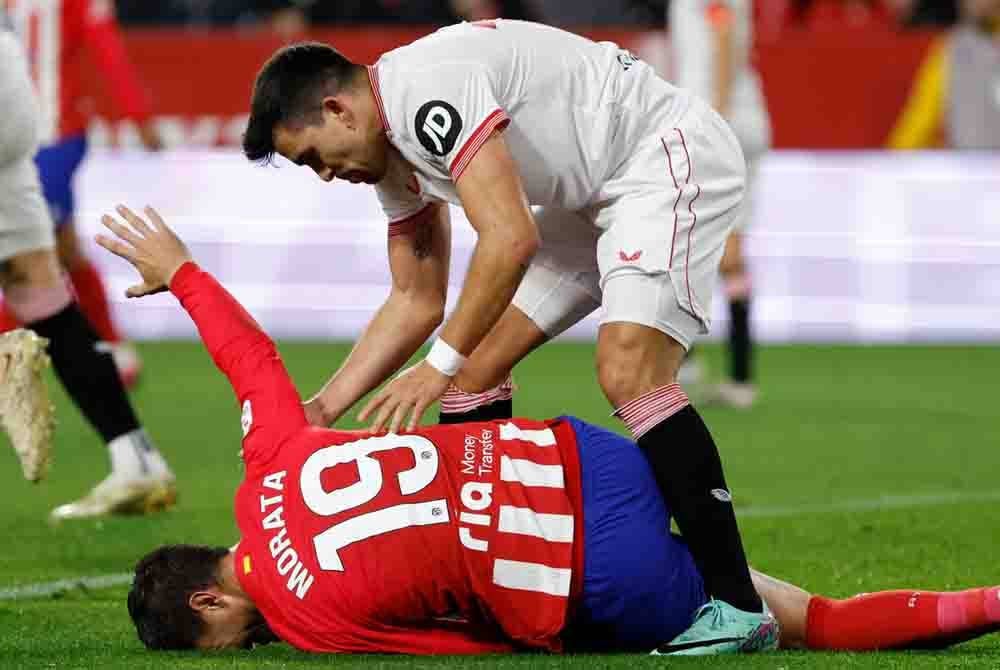 Morata mengalami kecederaan ketika aksi menentang Sevilla awal pagi Selasa. Foto EPA