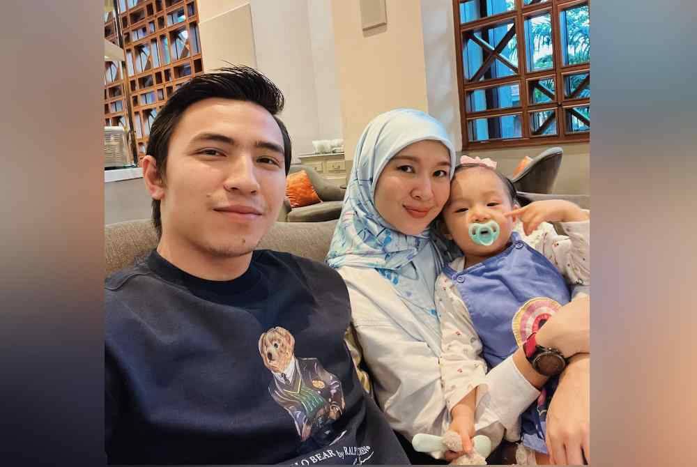 Harris dan Intan bersama anak sulung mereka, Evie Khadeeja.
