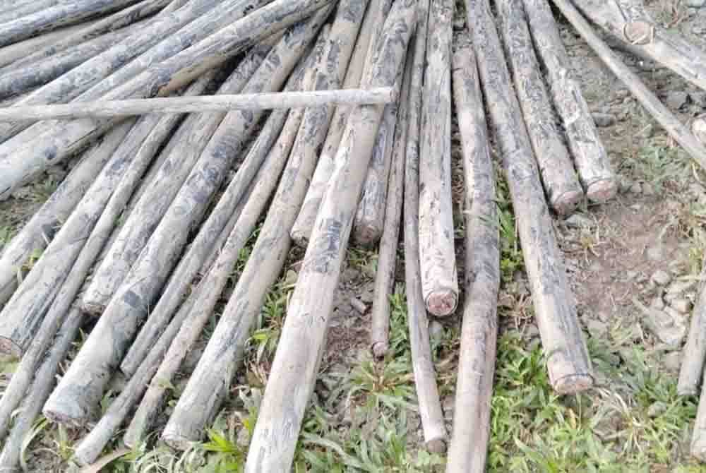 Sebahagian kabel yang siap dipotong dan dicuri suspek.