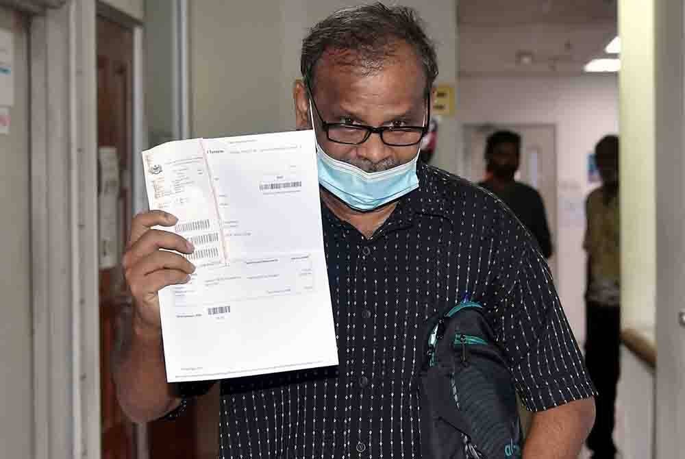 Manikavasagam didenda RM100 oleh Mahkamah Majistret pada Selasa selepas mengaku bersalah menghantar mesej kurang sopan kepada seorang individu awal bulan lepas. Foto Bernama