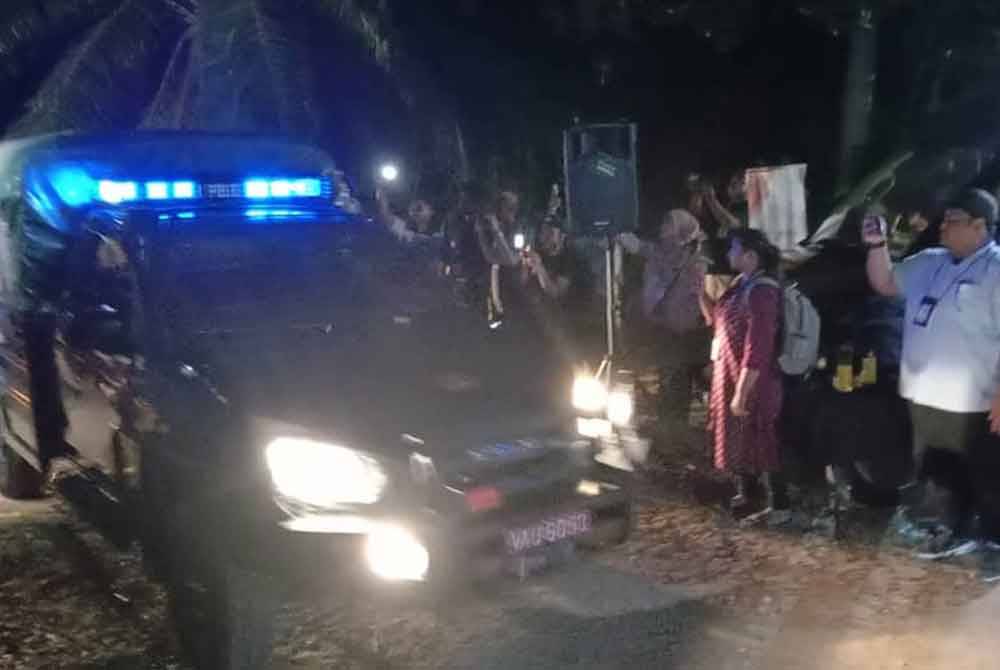 Mayat kedua-dua mangsa dibawa ke Hospital Tengku Ampuan Rahimah(HTAR) untuk proses bedah siasat pada Selasa.