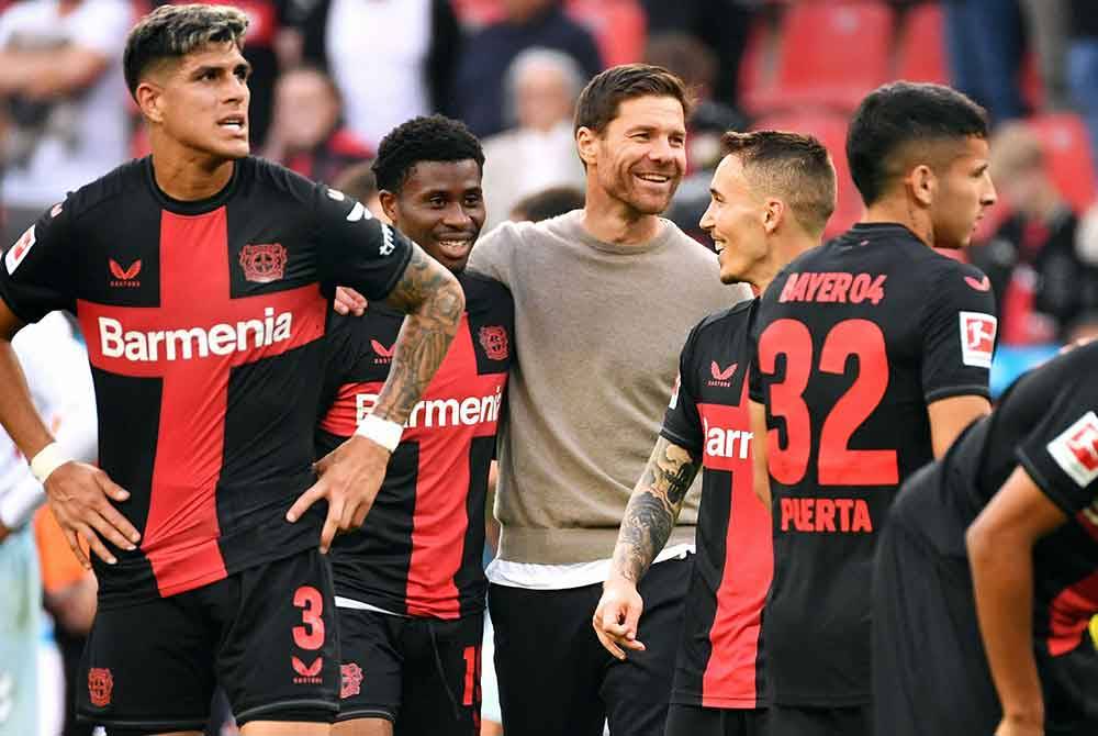 Alonso (tengah) ketika ini mengemudi Bayer Leverkusen di puncak saingan Bundesliga Jerman. Foto: Agensi