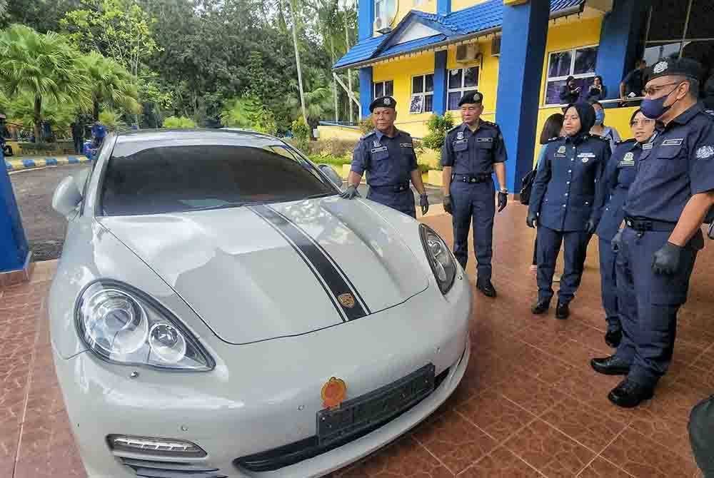 Kereta Porsche Panamera dipercayai diseludup dari negara jiran
