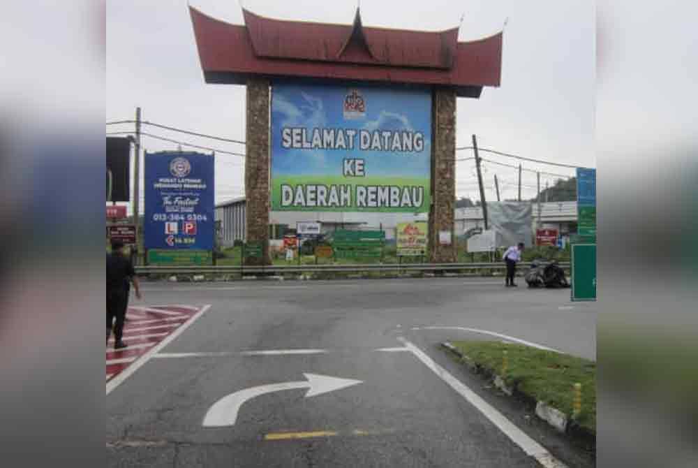 Seorang calon SPM maut selepas motosikal yang ditunggangnya terlibat kemalangan dengan sebuah treler di simpang tiga Plaza Tol Pedas-Linggi sini pada Khamis. Foto: PDRM