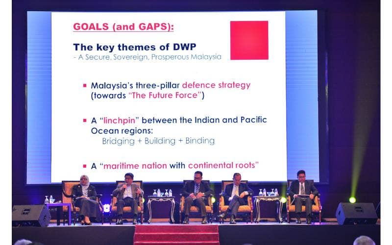 Pakar-pakar yang menyertai Wacana Kertas Putih Pertahanan pada Selasa.