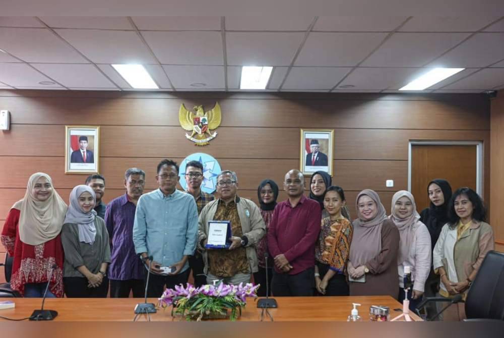 Delegasi Iswami Malaysia bergambar kenangan bersama pimpinan Dewan Pers Indonesia.