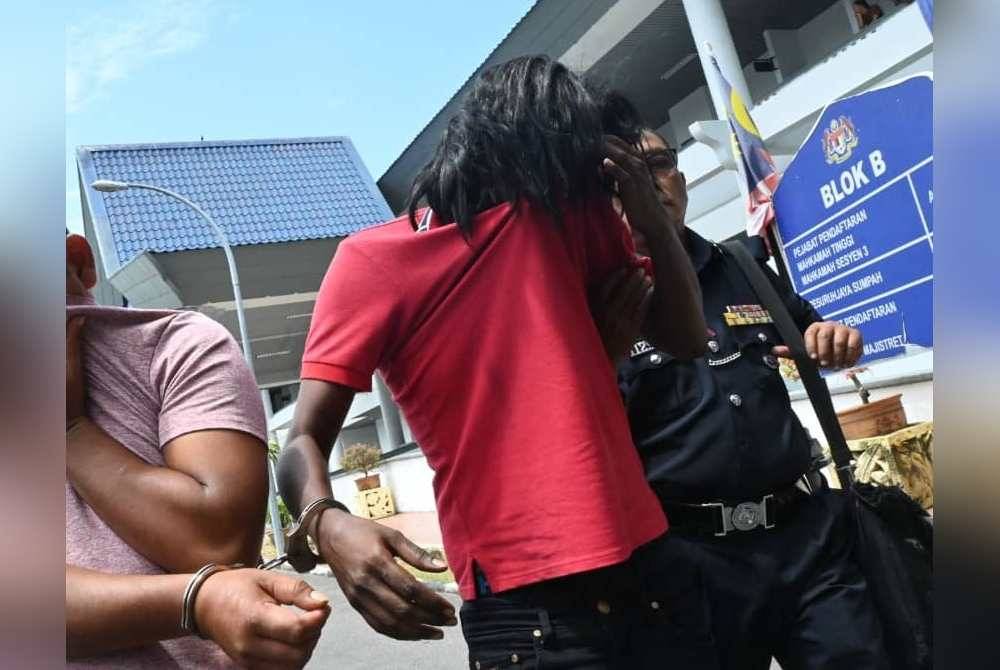 Gopala Krishnan (dua, kiri) ketika dibawa ke keluar dari Mahkamah Sesyen di sini, pada Jumaat.