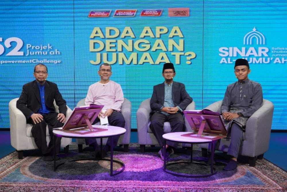 SYED ZAINAL ABIDIN (dua dari kiri) bersama Prof Madya Dr Ahmad Sanusi (dua dari kanan), Muhammad Harith Hakimi (kanan) dan Ustaz Fazrul Ismail (kiri) dalam bual bicara Ada Apa Dengan Jumaat? anjuran WUIF.