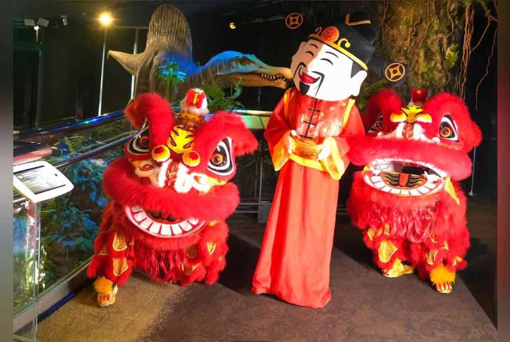 Simbolik 'pertemuan' singa dan dinasor di Petrosains