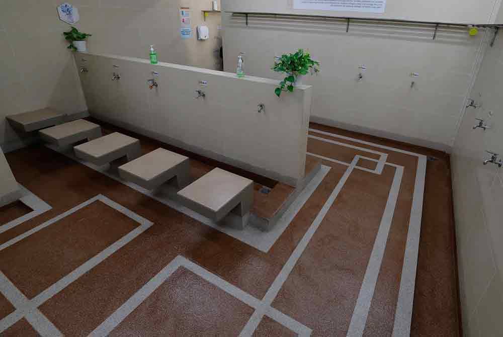 Keadaan tandas Masjid Mahmoodiah, Presint 18 dianugerahkan lima bintang oleh Mohd Na'im pada Kempen Kebersihan Tandas Masjid dan Surau Bertaraf Lima Bintang pada Jumaat. Foto Bernama