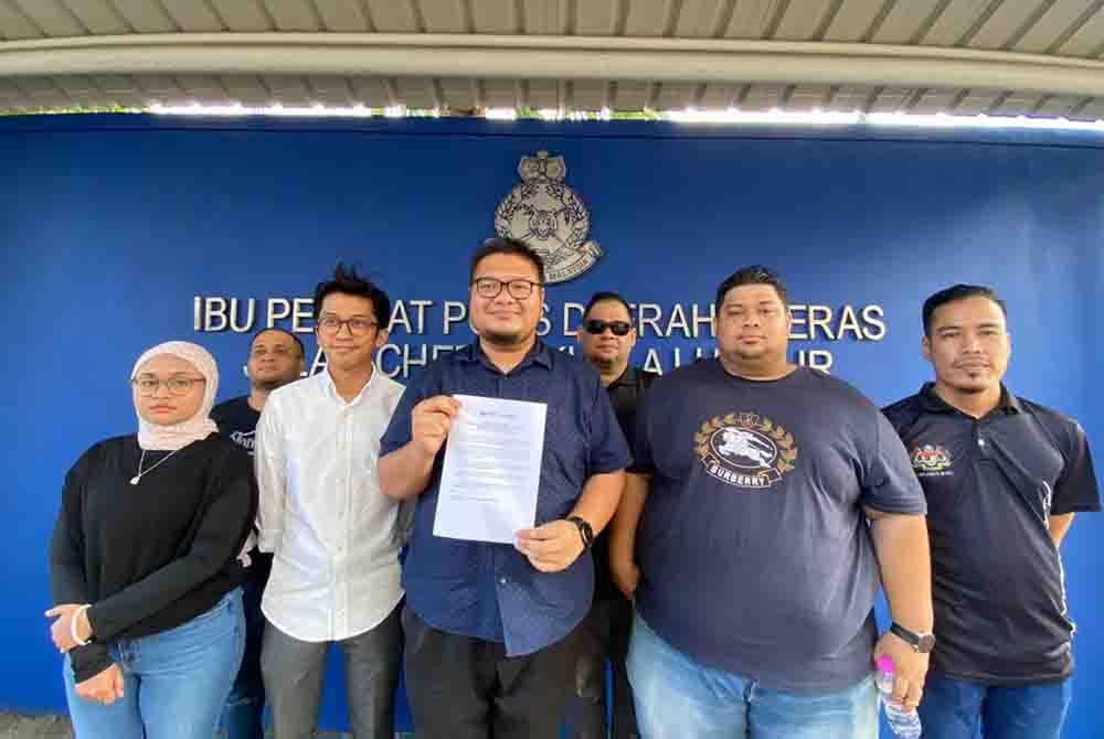 AMK Pusat, Wilayah persekutuan tampil buat laporan terhadap Dd Chronicle.