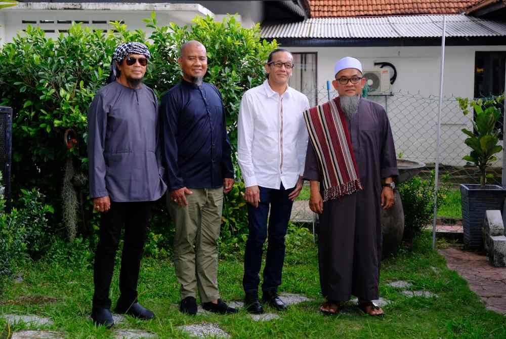 
Ali (kiri) menyifatkan bantuan yang dihulurkan bersama-sama rakan selebriti sebagai saham akhirat buat mereka.