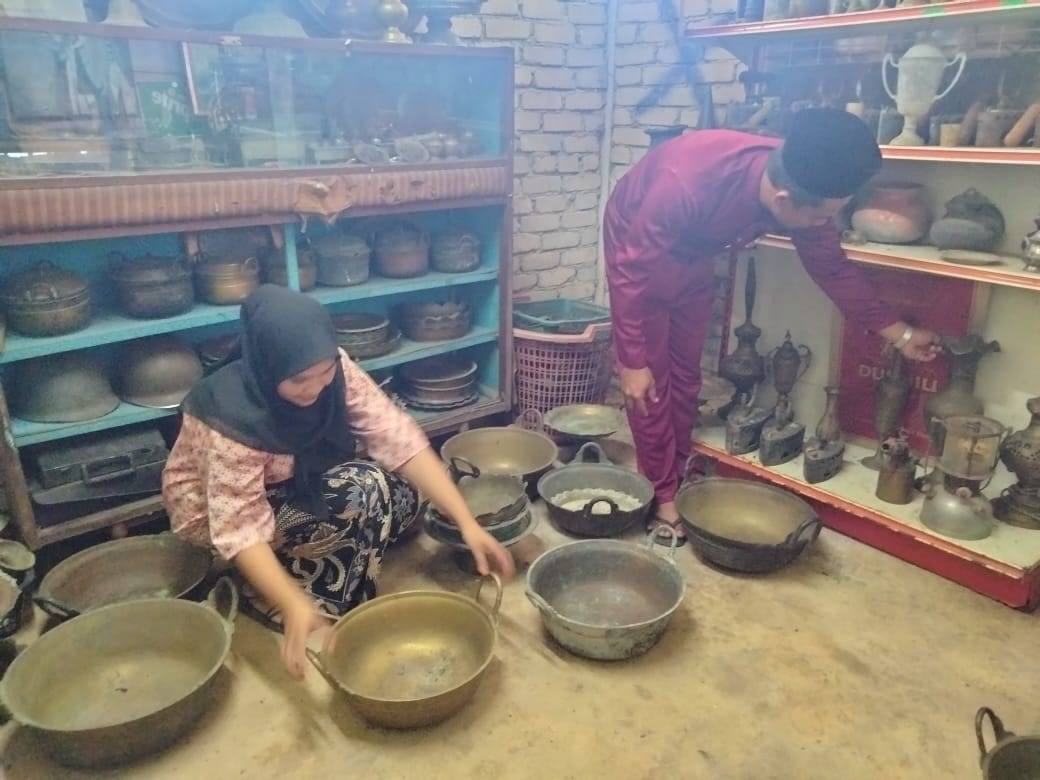 Koleksi tembaga Mohd Zulhilmi disimpan dalam sebuah bilik khas