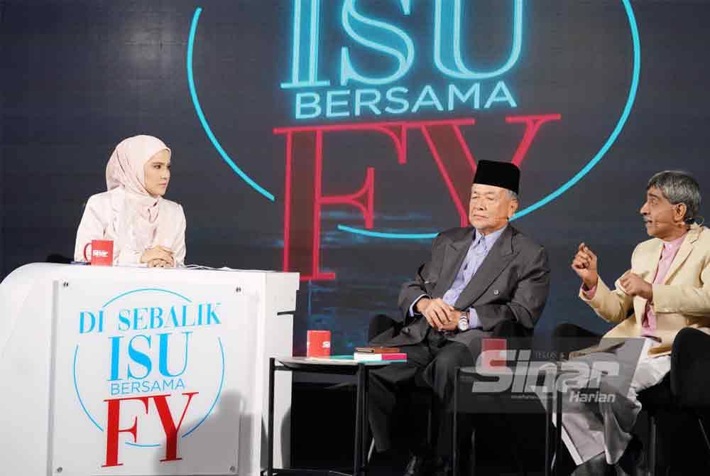 Dari kiri: Finaz, Muhamad Asri dan Haniff Khatri pada program Di Sebalik Isu bersama FY yang bertajuk 'Kuasa mahkamah mudah dicabar, mana silapnya?' di Kompleks Karangkraf pada Jumaat.