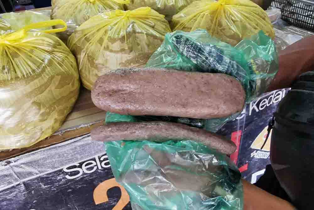 Perbezaan saiz antara keropok biasa dan keropok gergasi.