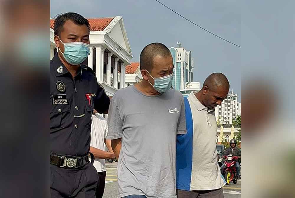 Tertuduh dituduh mengugut, memukul ibunya serta memasukkan dadah ke dalam badannya pada minggu lalu.