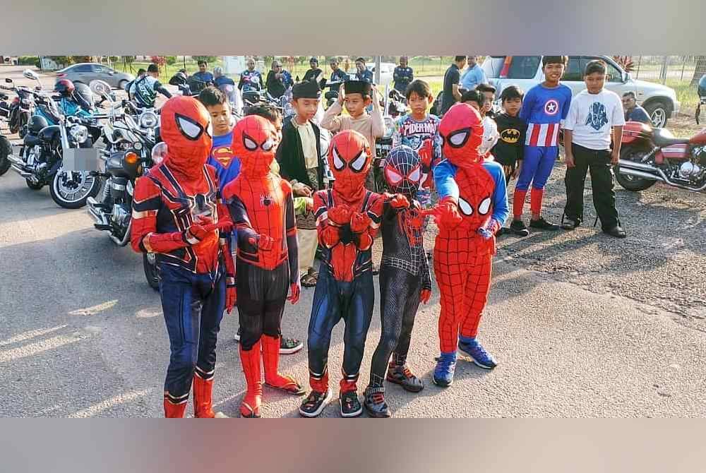 Kostum Spiderman yang menjadi pilihan peserta program.