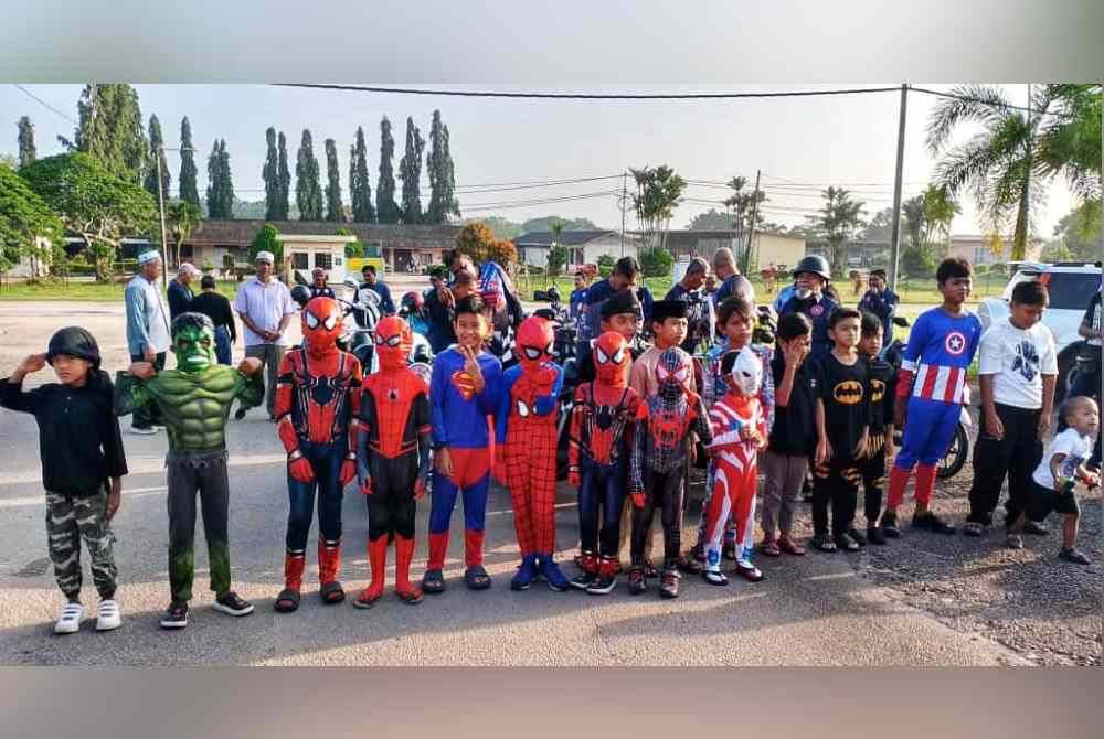 Sebahagian ragam peserta yang tampil dengan kostum adiwira masing-masing.