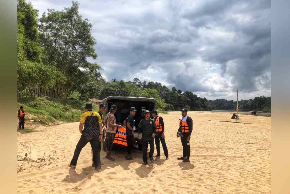 Mangsa dihantar ke Unit Forensik Hospital Jerantut untuk bedah siasat.