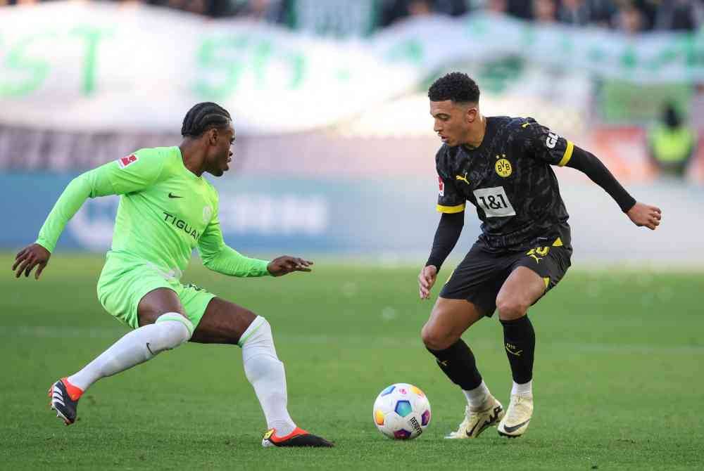 Sancho (kanan) antara sandaran Dortmund berdepan PSV