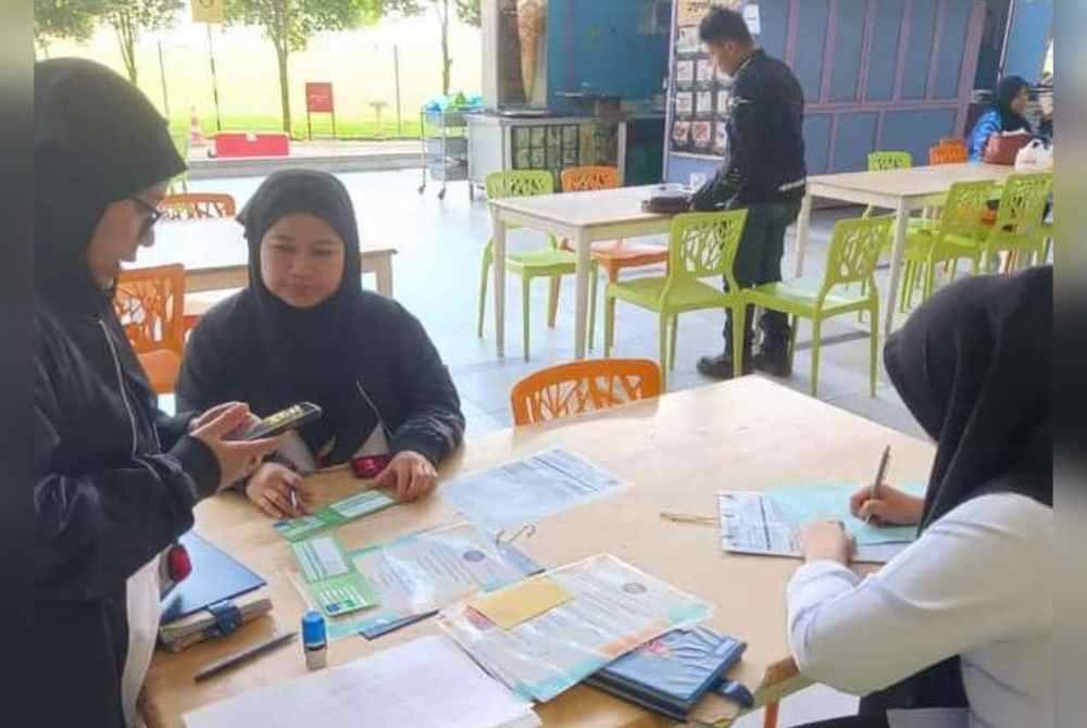 Tiga arahan penutupan premis makanan serta 65 kompaun pelbagai kesalahan dikeluarkan dalam operasi kali ini.