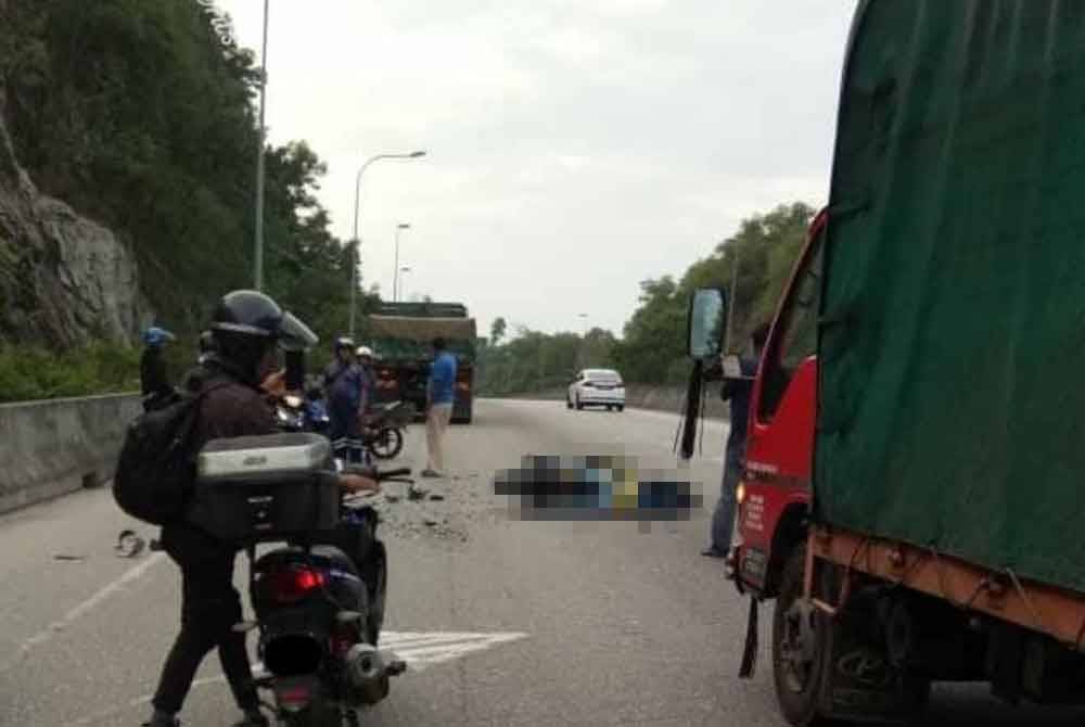 Gambar insiden kemalangan membabitkan penunggang motosikal di Jalan Rawang Bypass menghala ke Selayang, pada Selasa tular di media sosial.