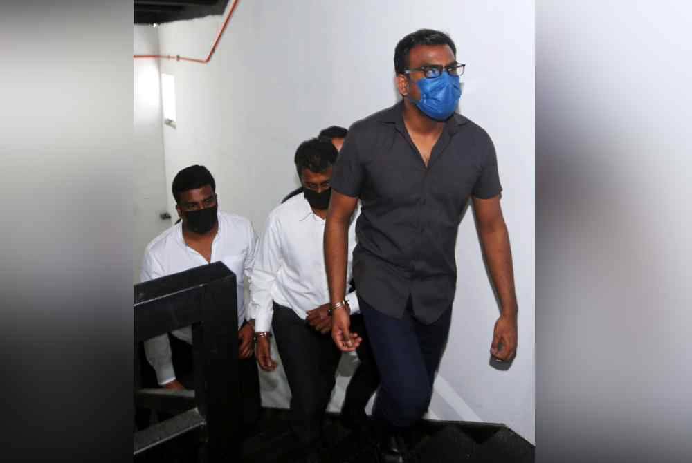 Tiga beradik lelaki mengaku tidak bersalah di Mahkamah Sesyen Ipoh pada Selasa atas pertuduhan menerima deposit tanpa lesen melibatkan wang RM5.6 juta sejak 2016 lalu.