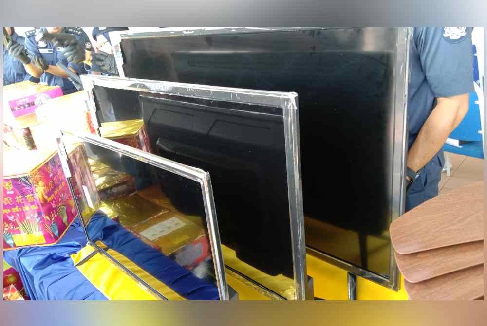 Televisyen antara barangan yang diikrar sebagai peralatan perabot terbongkar menerusi serbuan dan operasi dijalankan sebelum ini.