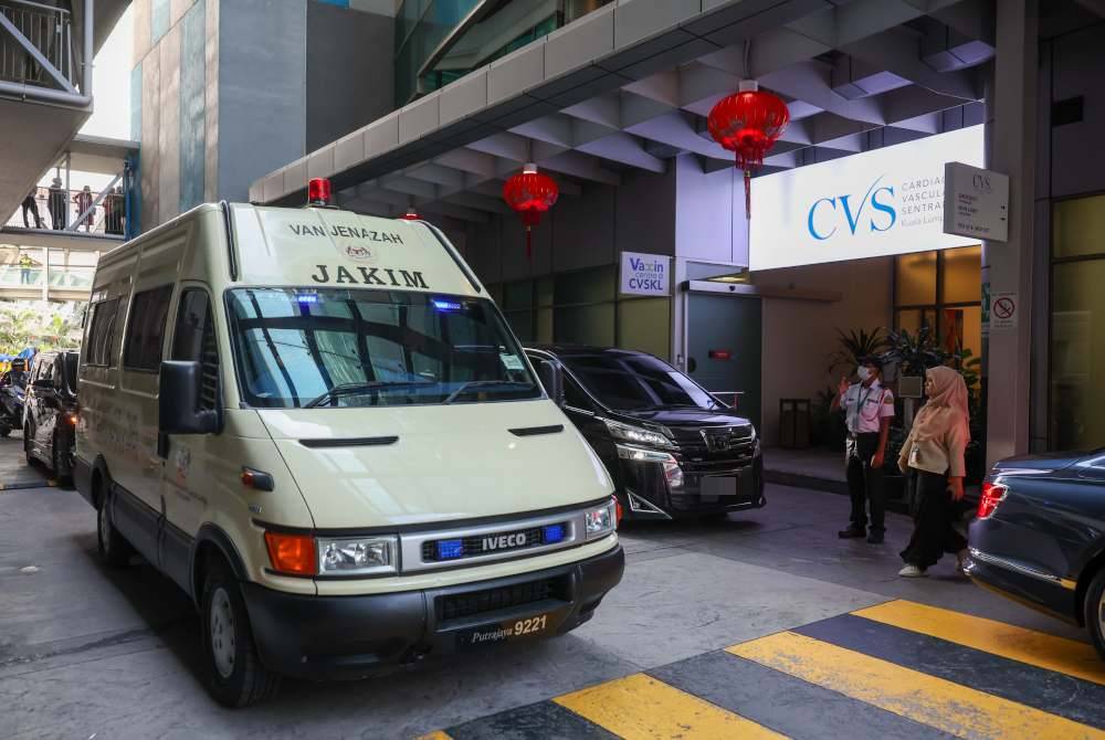 Jenazah Taib Mahmud dibawa ke Masjid Negara untuk pengurusan sebelum dibawa balik ke Kuching, Sarawak, hari ini. Foto Bernama