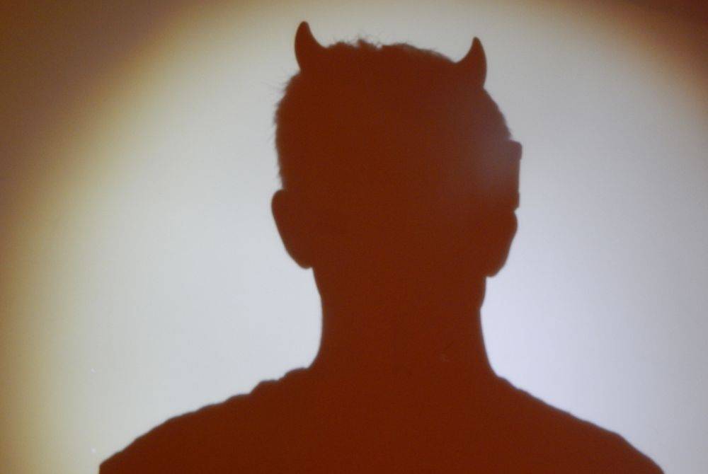 BERHATI-HATILAH dengan tipu daya syaitan dan elakkan diri daripada menjadi 'mangsa' dikencingkan oleh makhluk dilaknat ALLAH itu. -Gambar hiasan/ Foto: Canva