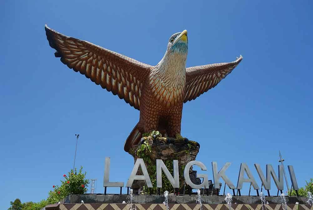 MetMalaysia mengeluarkan amaran cuaca panas tahap satu atau berjaga-jaga di empat kawasan di Kedah termasuk Langkawi dan satu daerah di Sabah.