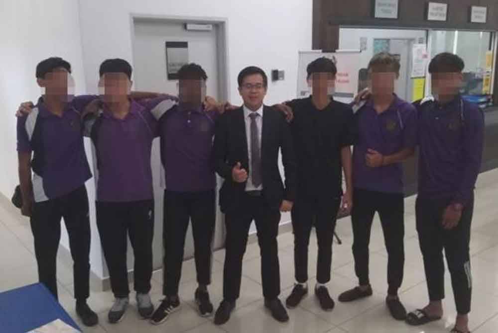 Enam pelajar sebuah sekolah menengah di Perlis dilepaskan tanpa dibebaskan oleh Mahkamah Kanak-Kanak di Mahkamah Majistret Kangar pada Rabu Foto: Astro Awani