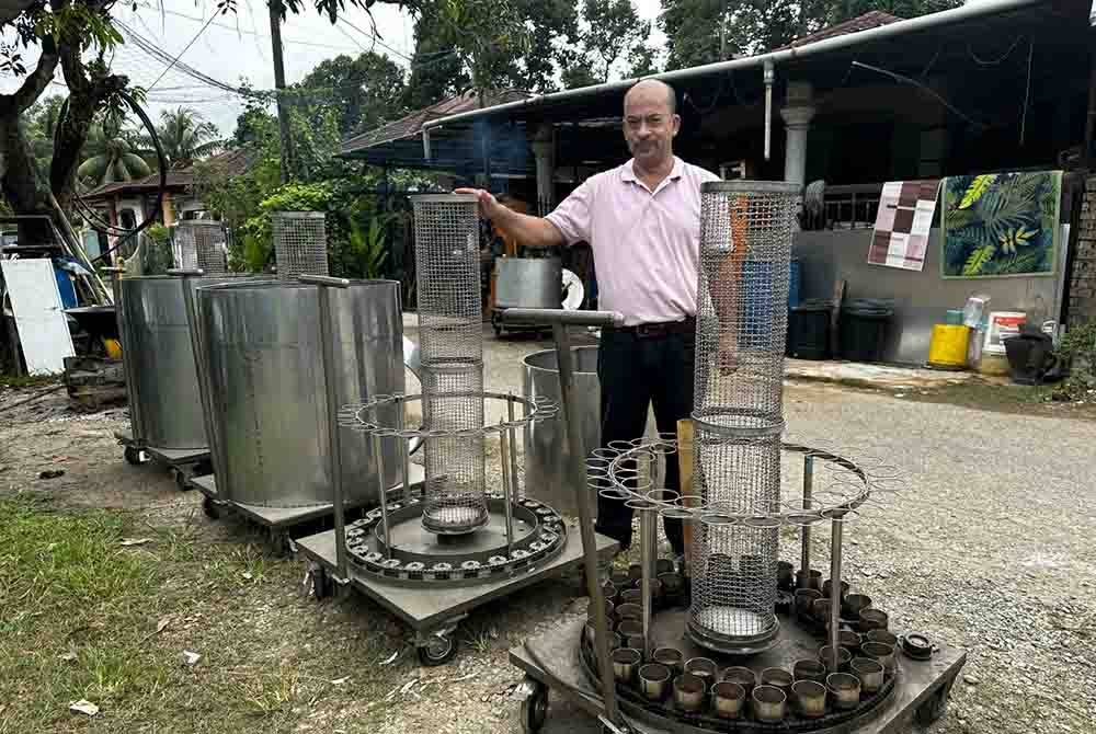 Mesin dicipta menggunakan gegancu dan rantai motosikal yang digerakkan dengan kuasa elektrik.