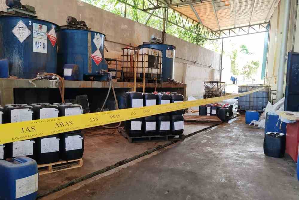 Penahanan Operasi Kelengkapan dikenakan ke atas premis terbabit sementara siasatan dijalankan. Foto JAS