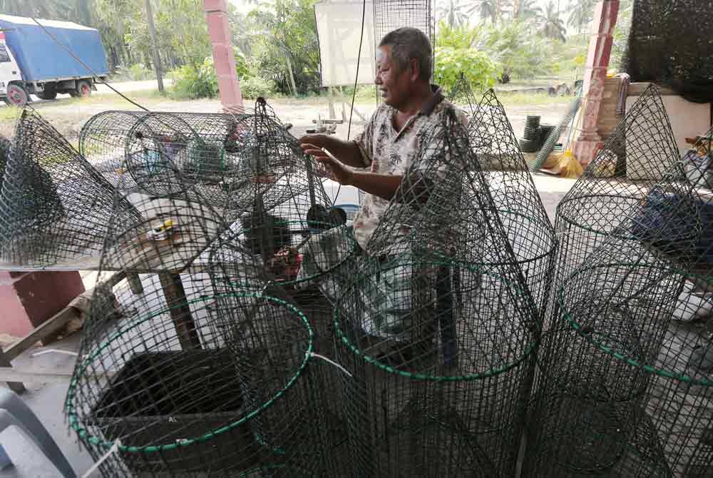 Kesukaran mendapatkan bekalan buluh membuatkan Nor Mohamad terpaksa menggantikan pembuatan gerogoh yang diusahakan sejak lebih 20 tahun lalu dengan menggunakan dawai. Foto Bernama
