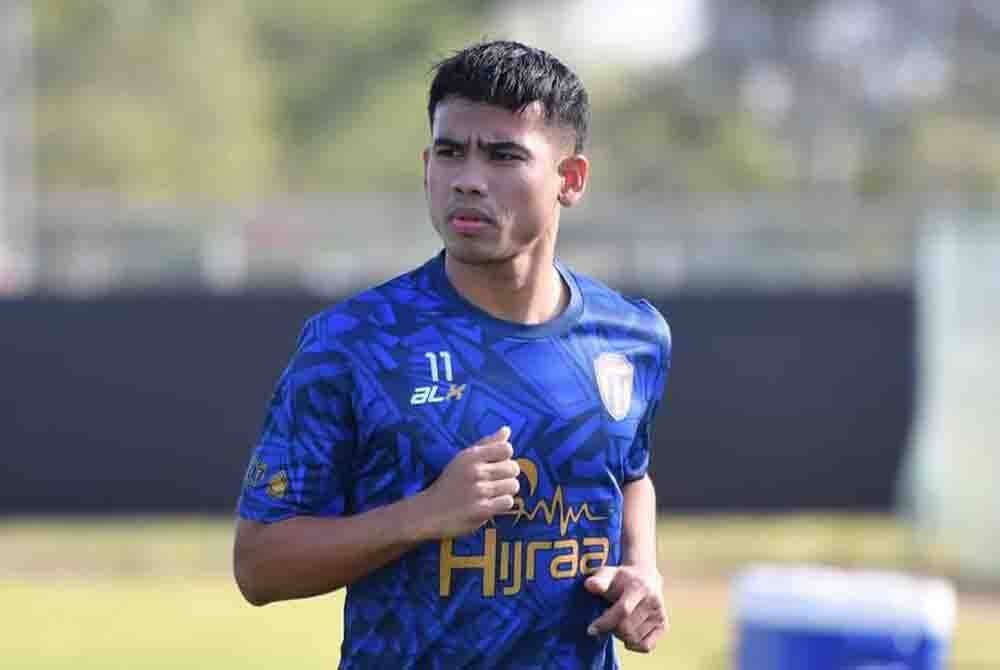 Safawi sehingga kini masih memegang erat pesanan Tommy ketika menyarung jersi kelab T-Team, sembilan tahun lalu. Foto Facebook Terengganu FC