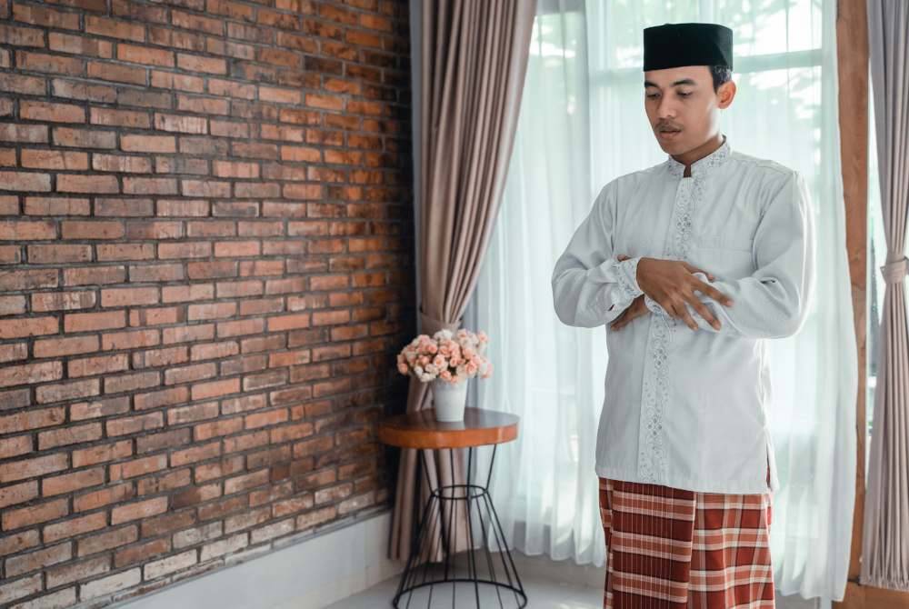 JIKA solat disempurnakan dengan sebaiknya, barulah amalan-amalan lain akan diterima oleh ALLAH SWT. -Foto: 123rf