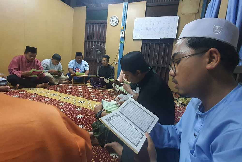 Jangan malu untuk belajar al-Quran walaupun usia kian meningkat.