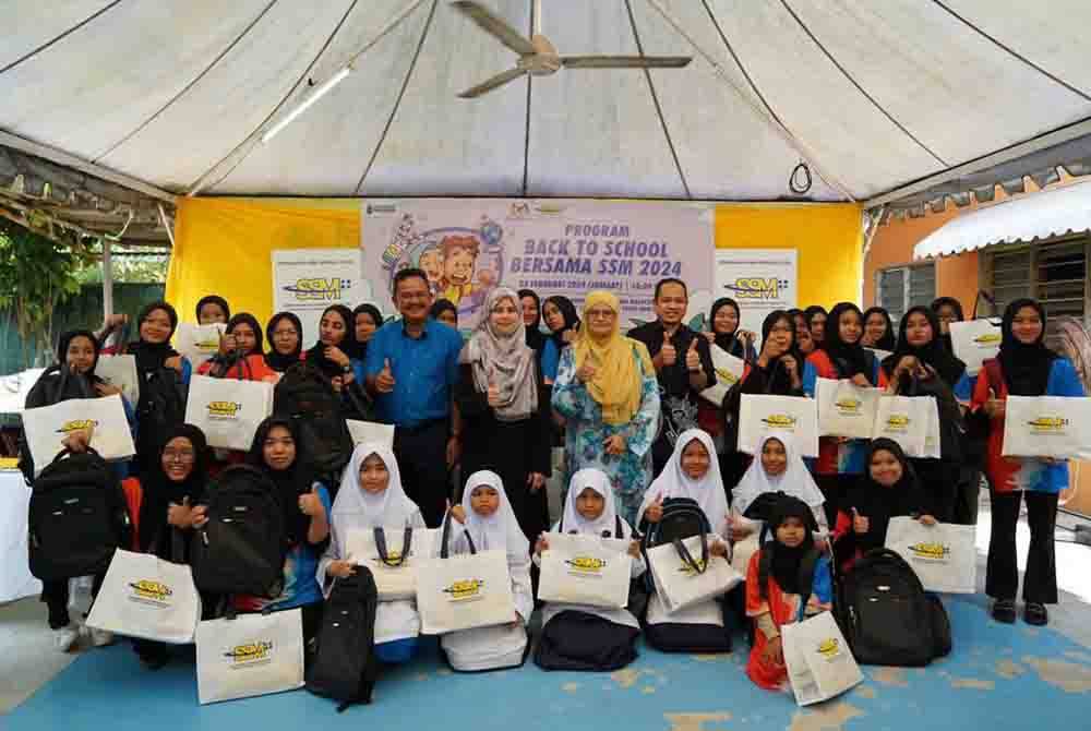 SSM memberikan sumbangan Wakalah Zakat Korporat (WZK) dan Tanggungjawab Sosial Korporat (CSR) berjumlah RM29,100 kepada 97 orang pelajar.