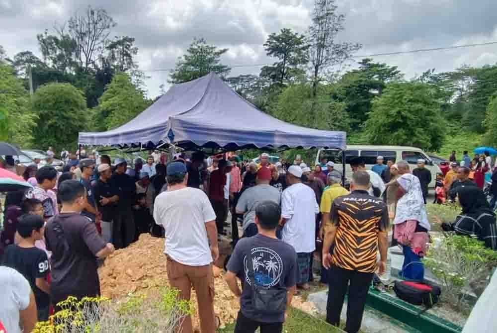 Jenazah Allahyarham selamat dikebumikan di Tanah Perkuburan Makam Haji Said