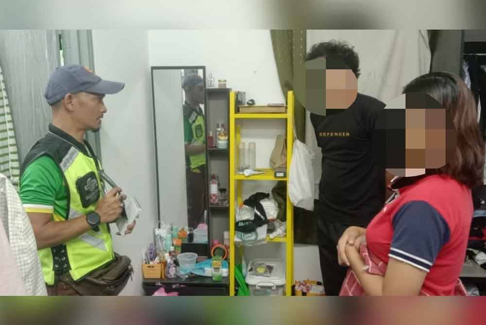 Seorang wanita hamil lima bulan dan lelaki bujang disoal siasat pegawai PADK selepas dicekup berkhalwat di rumah sewanya di Kulim Hi Tech tengah malam Sabtu.