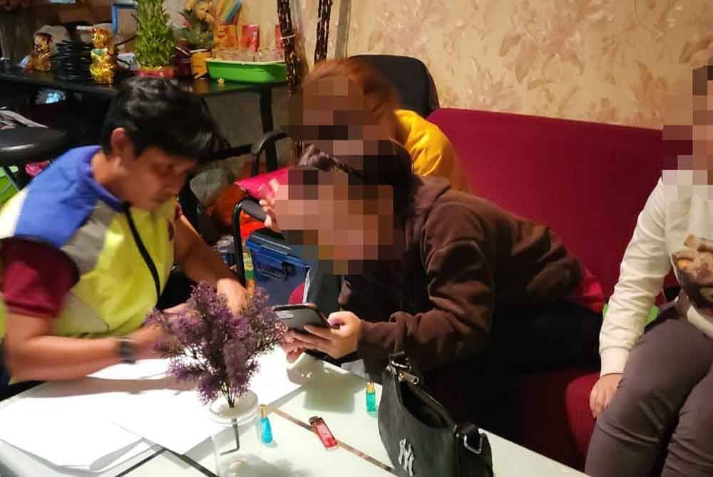 Siasatan mendapati kebanyakan wanita warga asing ini bekerja dengan menggunakan pas lawatan sosial.