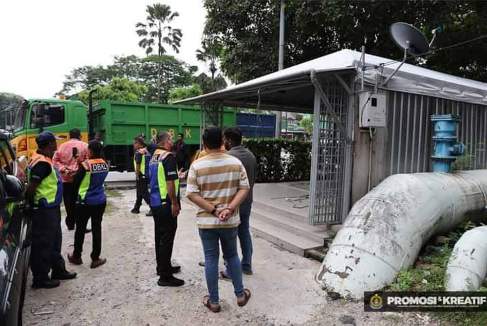 Struktur kedai makan yang dibina atas rizab awam tanpa kebenaran daripada pihak DBKL