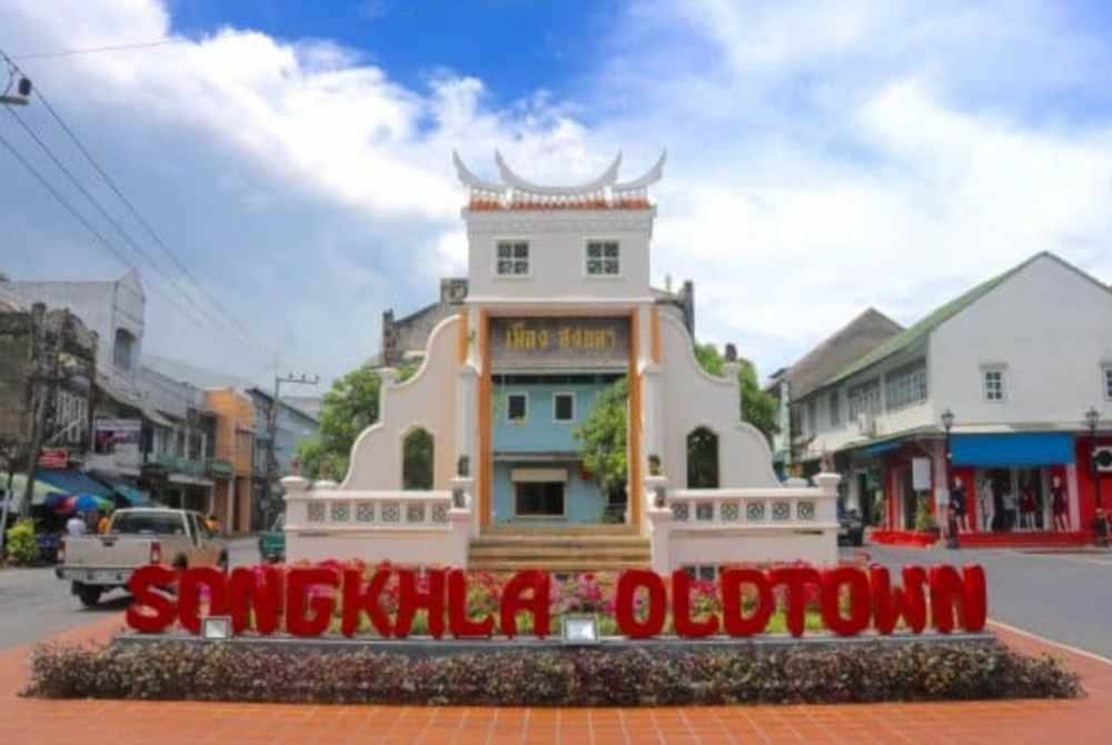 Konsulat Malaysia mendedahkan hampir 300 pasangan dari Malaysia menikah di Selatan Thailand setiap bulan.