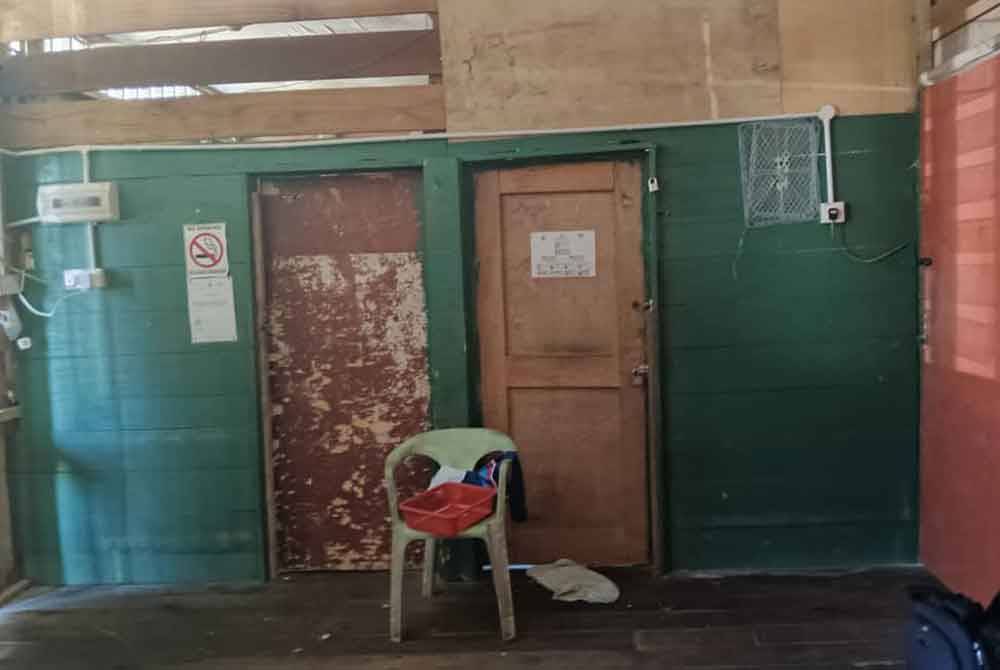 Rumah ini perlu dibaik pulih untuk keselesaan penduduk yang menumpang tidur atau membersihkan diri di situ.