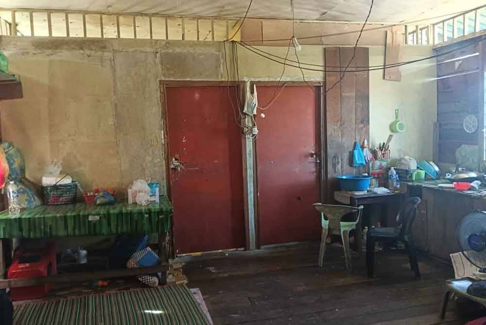 Keadaan di dalam rumah persinggahan tersebut.