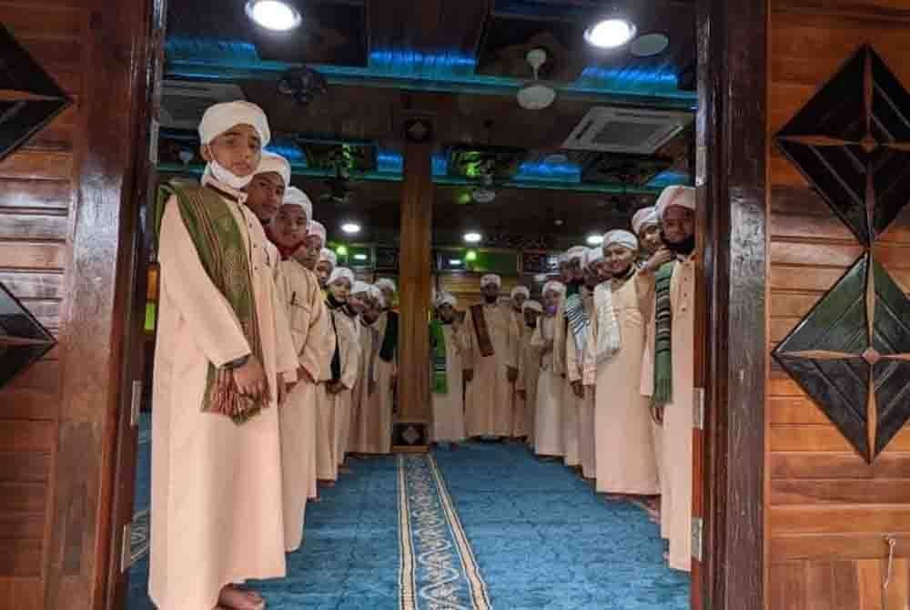 Seramai 30 pelajar yang berusia antara sembilan tahun hingga 16 tahun belajar sepenuh masa mengaji dan menghafal al-Quran di Pusat Maahad Tahfiz al-Quran dan Hadis Imam Al Jahzari.